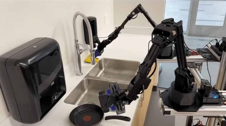 Robô ALOHA aprende com humanos a cozinhar, limpar e lavar roupa