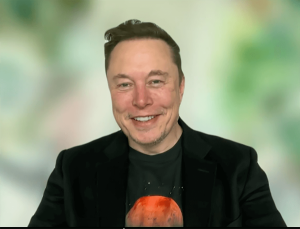 Elon Musk sorrindo durante sua aparição em vídeo no VivaTech 2024.