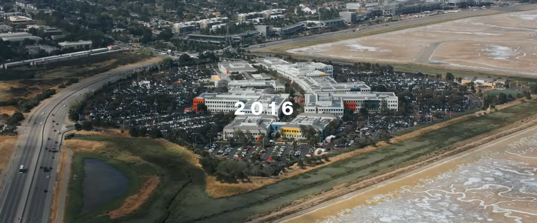 Captura de tela do documentário oficial do PyTorch (da PyTorch Foundation) - vista aérea do Facebook em Mountain View CA
